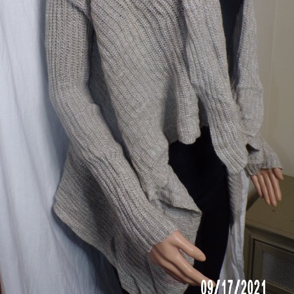 Tan Sweater Jacket Fall Ready (M) - Picture 3 of 6